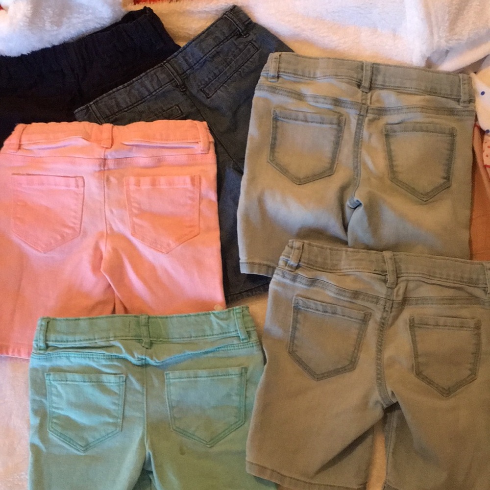Comfy 6 pair haul Oshkosh size 5 adjustable waistband shorts - Picture 2 of 2